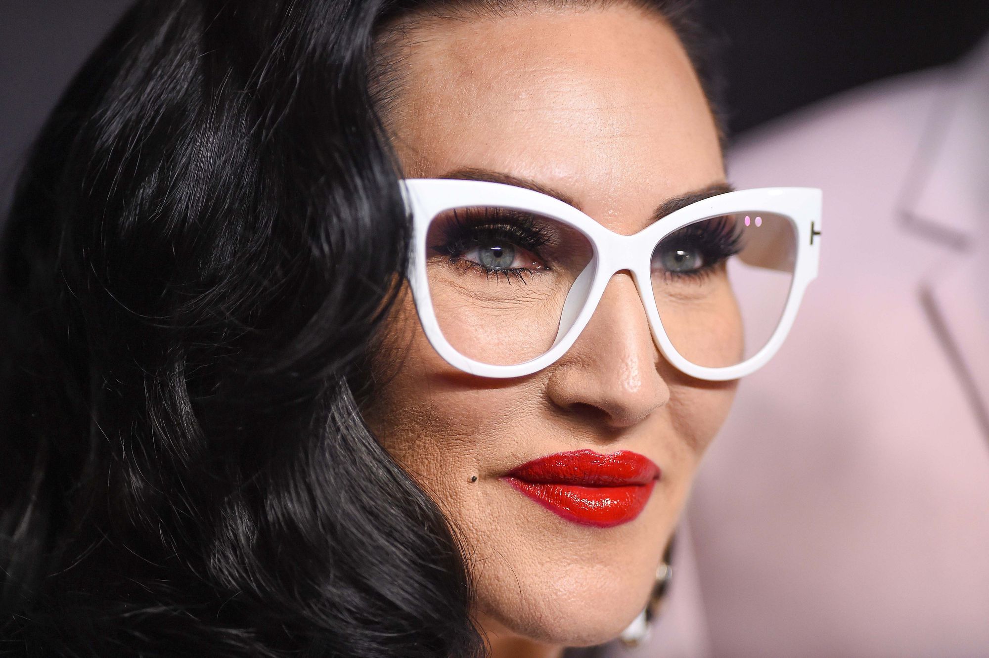 Michelle Visage Films Breast Implant Removal Due to Thyroid Illness, Hair  Loss