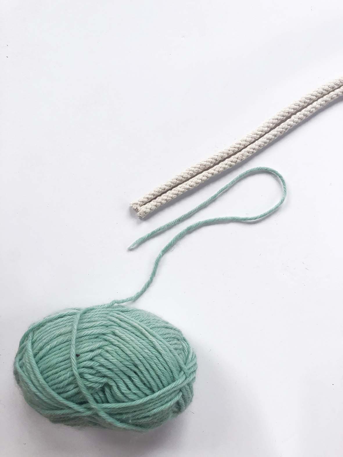 A piece of thin wool next to a thicker cord