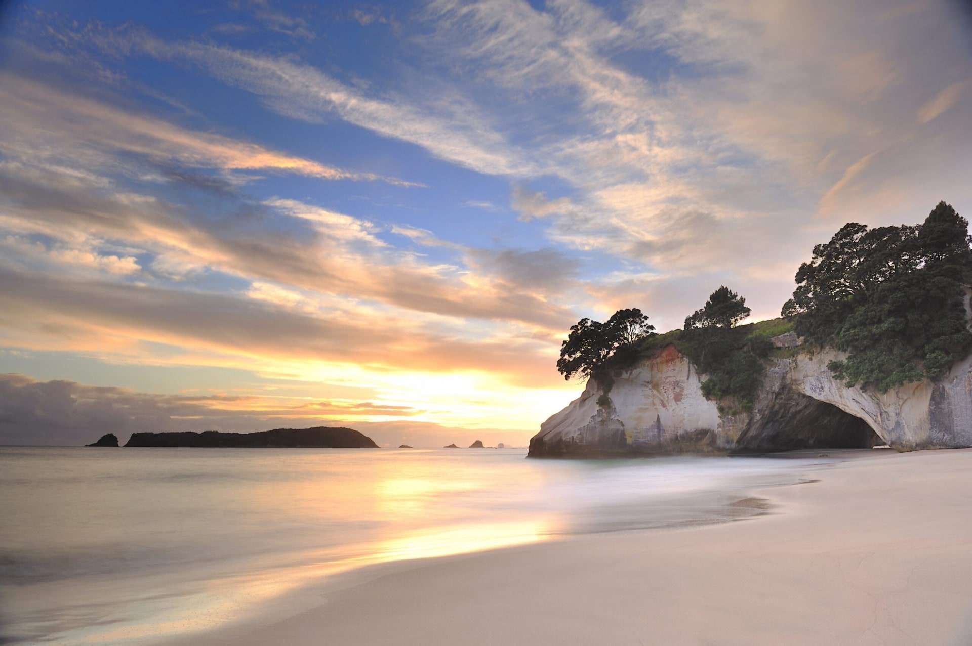 Cathedral Cove at sunrise 