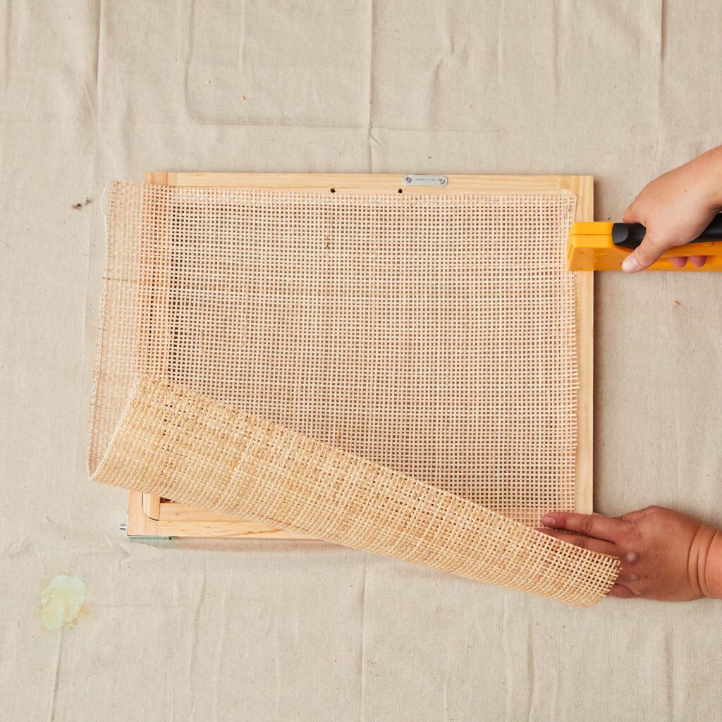 Measuring rattan to the bedside table door
