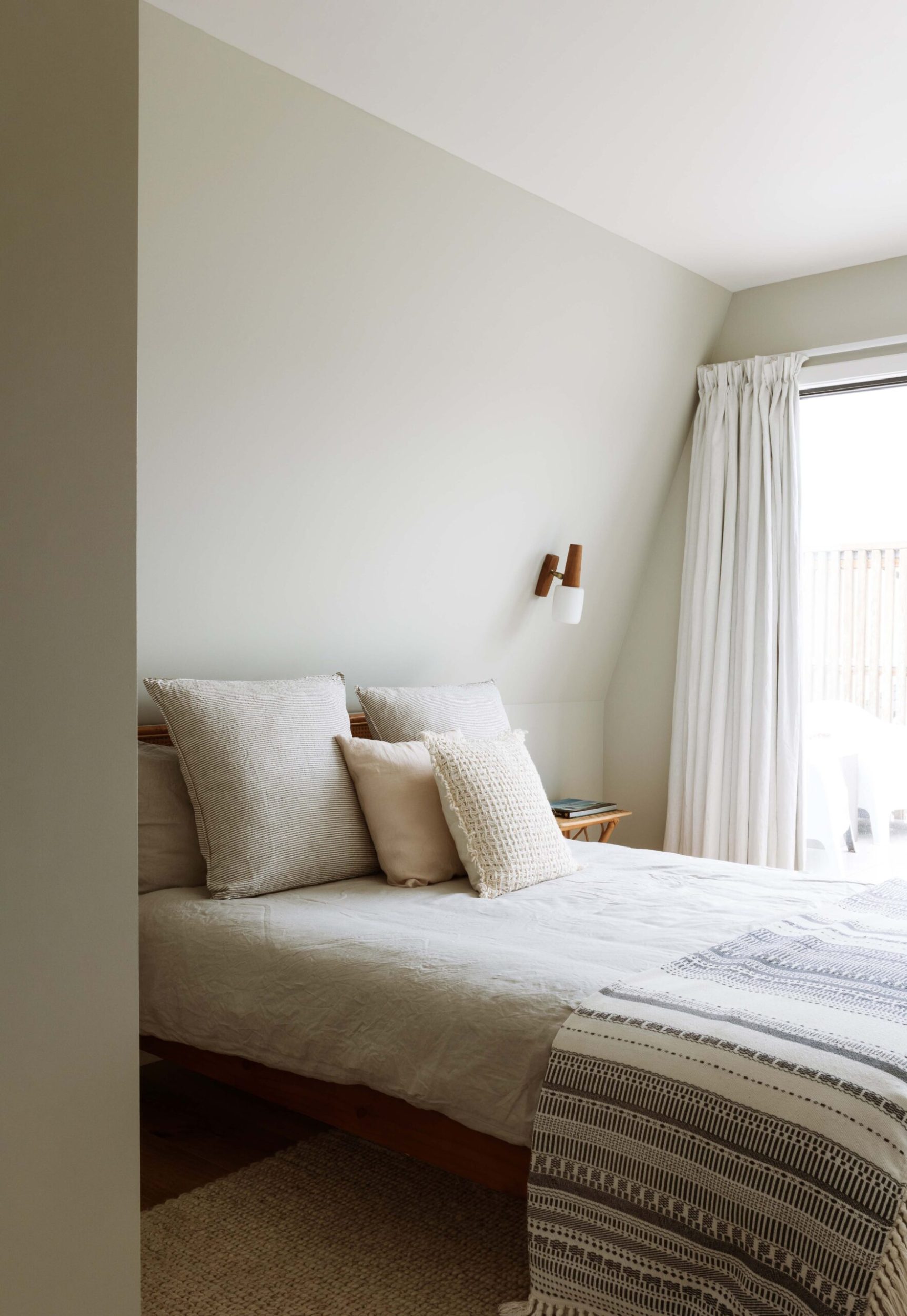 A neutral bedroom with neutral bed linen