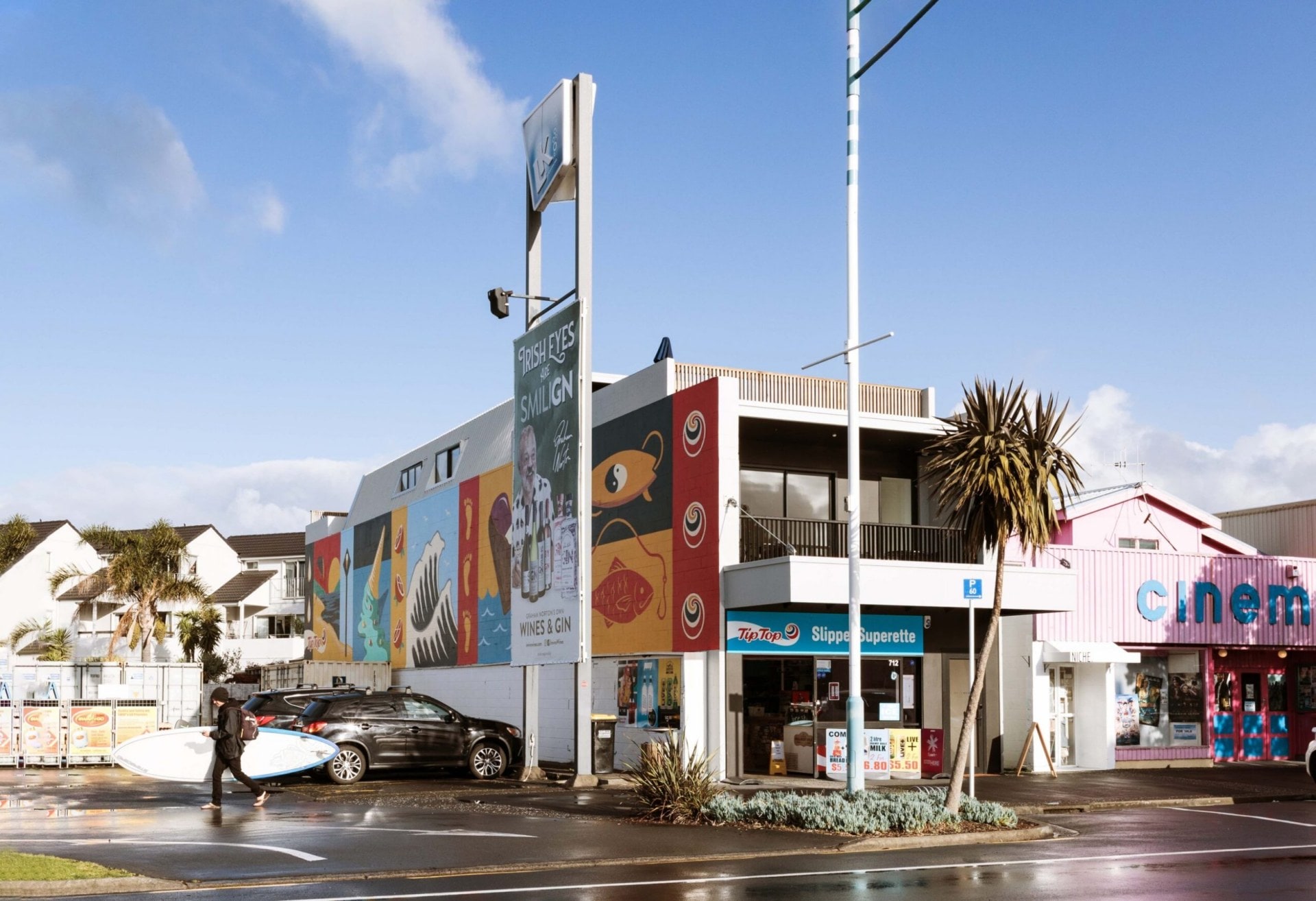 A tip top mural on the side of a building in Whangamata