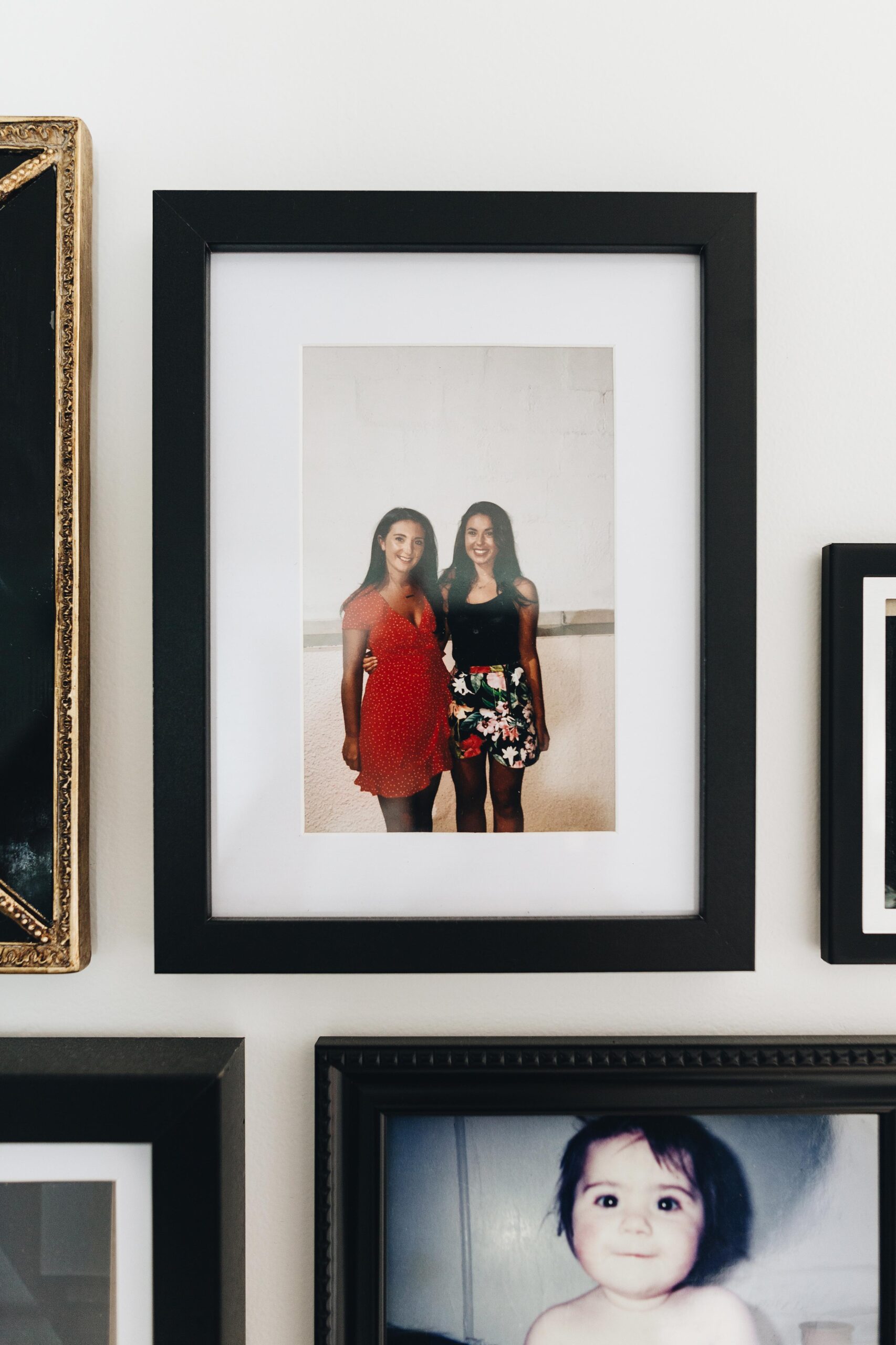 Framed photo of Lisa's daughters Sophia and Alexia