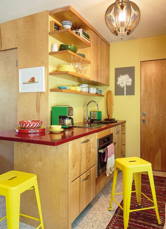 Kitchen with yellow and wooden touches