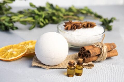 Illustration of orange, cloves, nutmeg, cloves and cinnamon