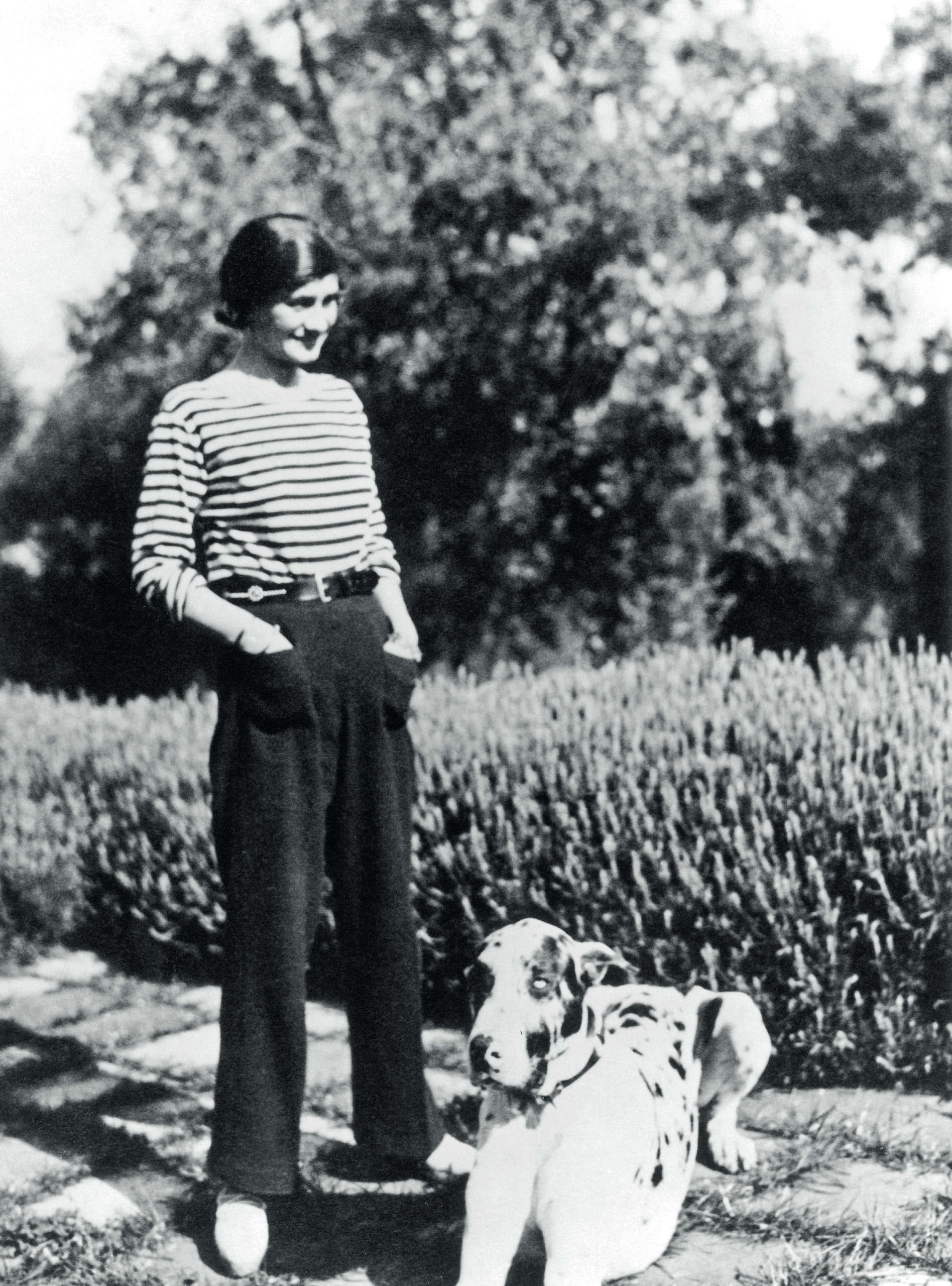 Coco Chanel in 1930s with her dog Gigot