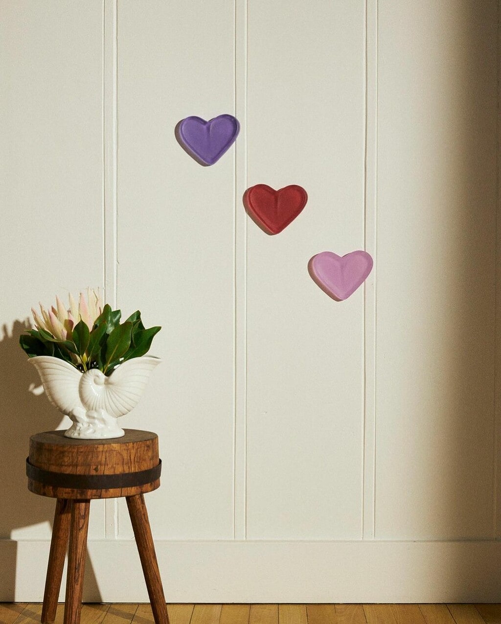 @simonlewiswards uses heart artwork to add colour to a neutral home.