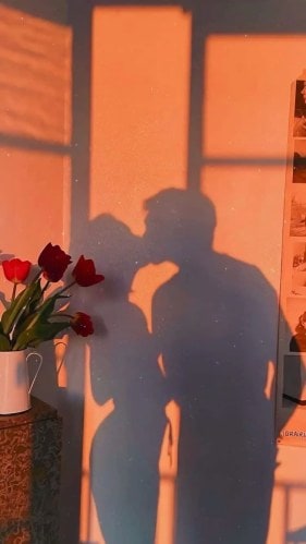 romantic kissing silhouette