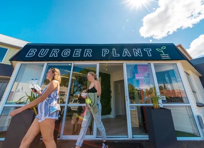 Burger Plant je veganská nabídka v Dunedin's 'Fatty Lane'