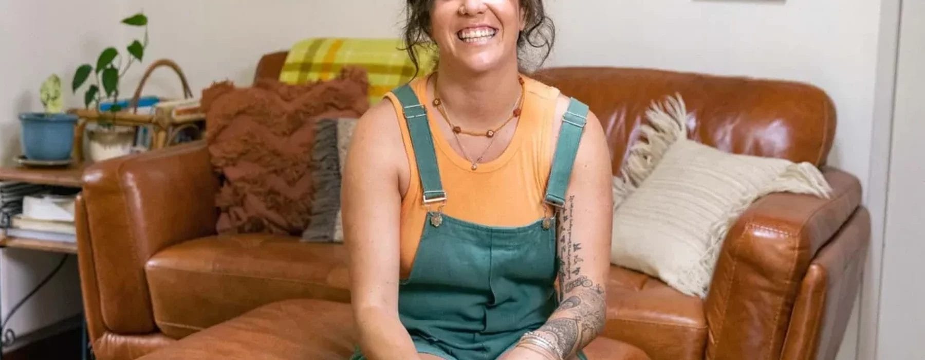 POST TITLE IN CAPTION AND CAN ADD LINK