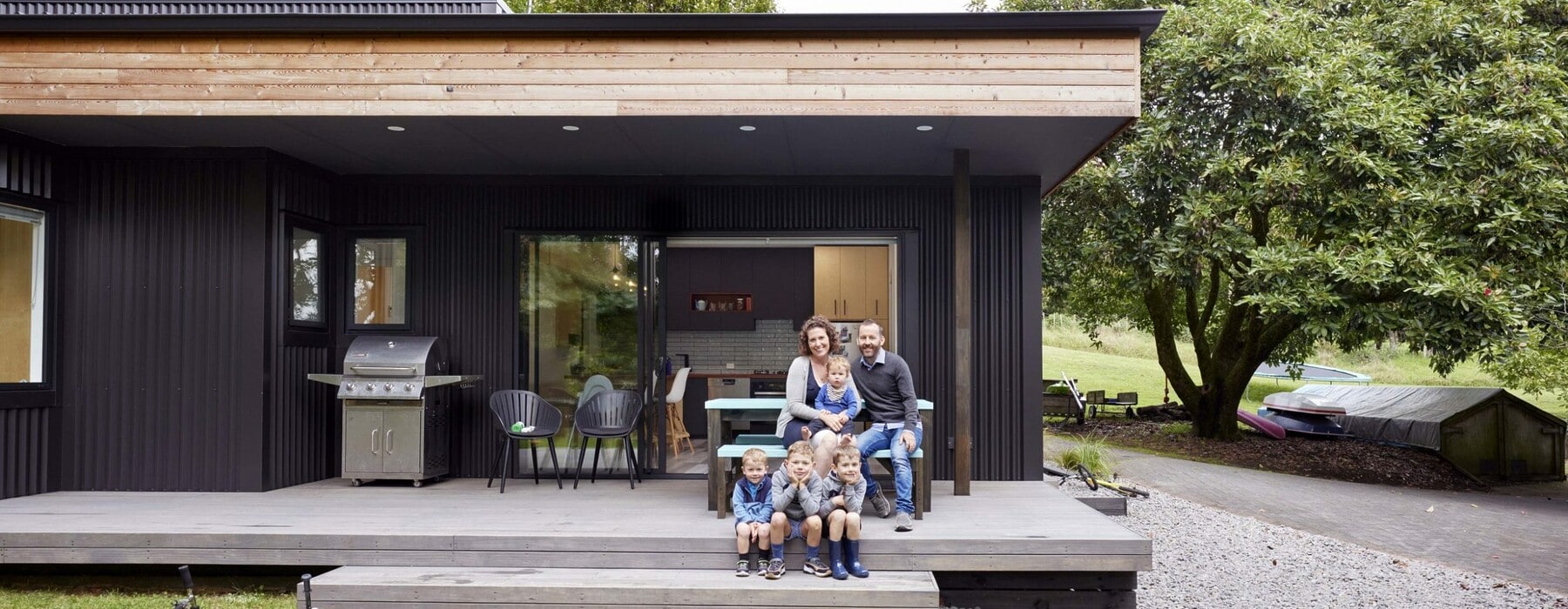 Family-sitting-Tauranga-garden-home-scaled