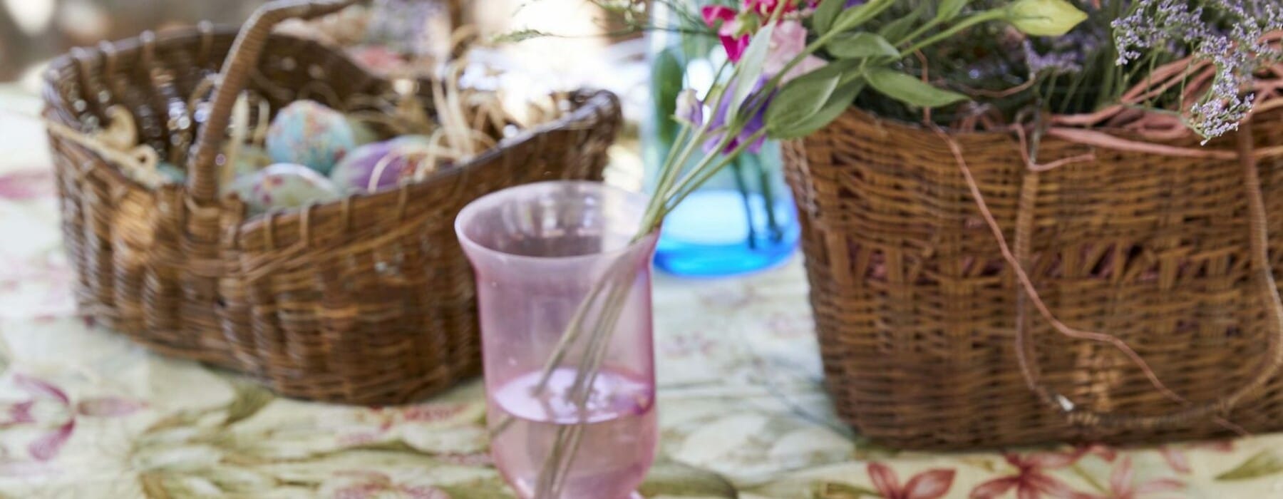 Table-spread-Fade-to-floral-scaled