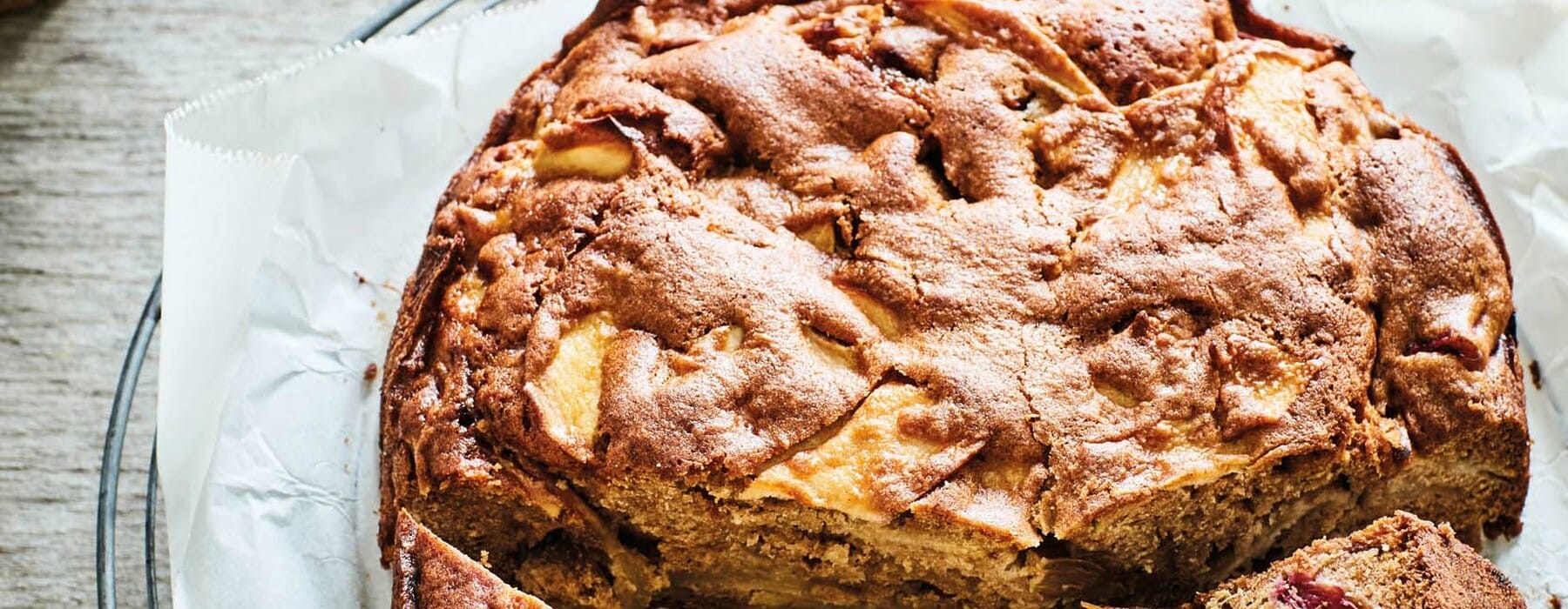 Thr0822FoodExtract_AQuietKitchen201007-AppleCake_2939