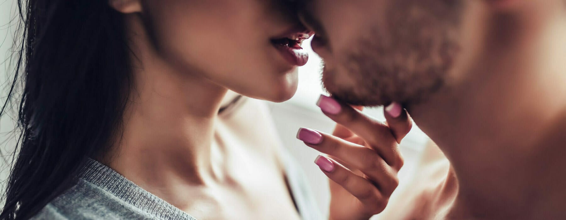 Close-up,Of,Young,Romantic,Couple,Is,Kissing,And,Enjoying,The